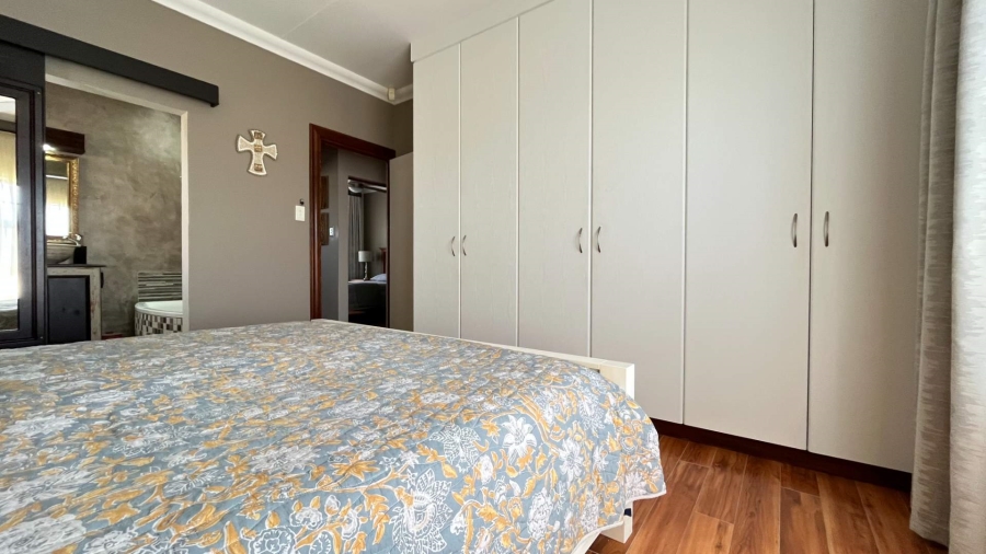 3 Bedroom Property for Sale in Heiderand Western Cape